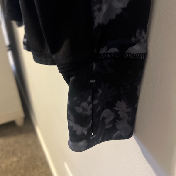 Athleta Runaway Wicking Run Swim Top Gray Black XS - Picture 3 of 6